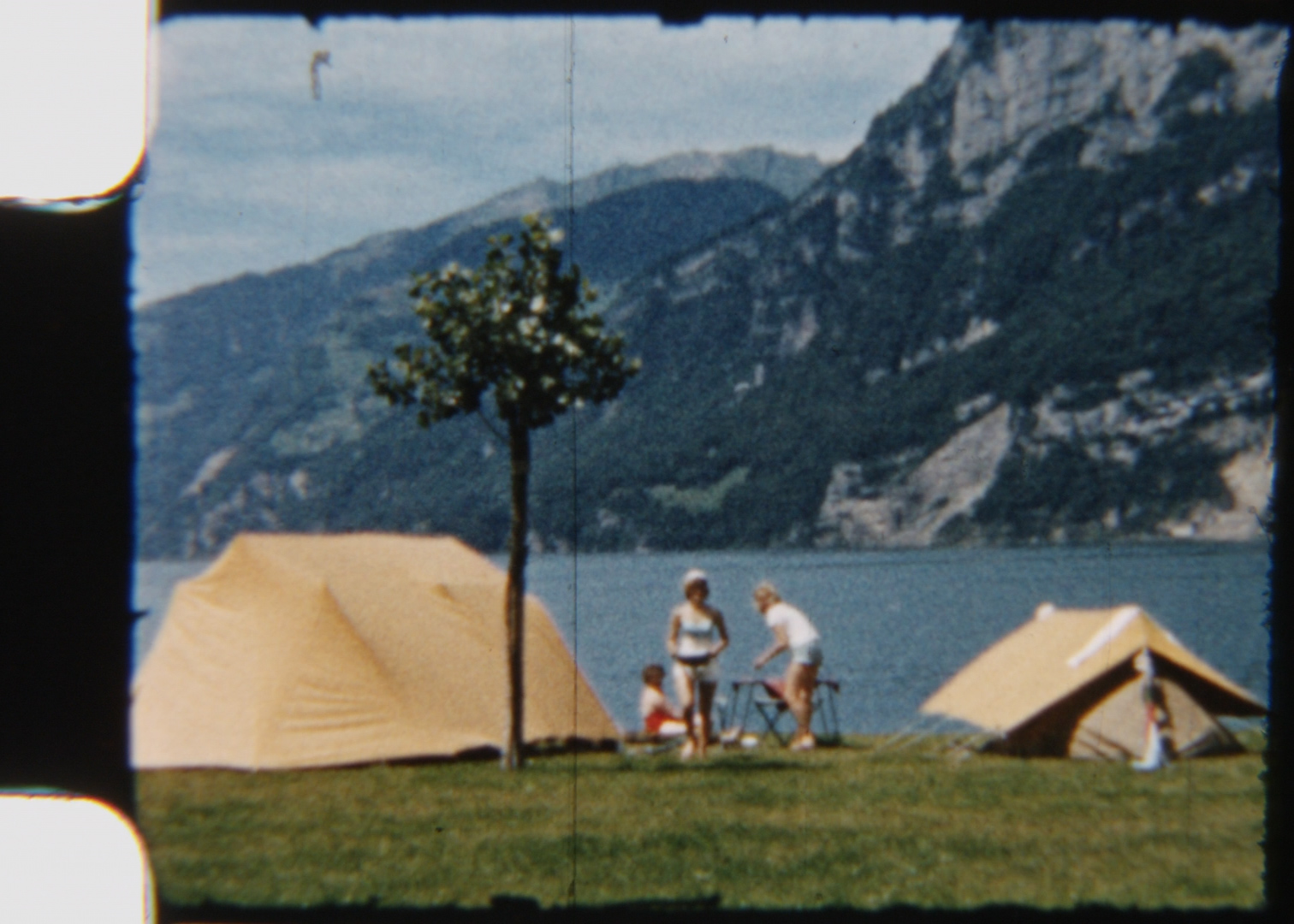 Artlist 11个复古8mm胶片实拍湖边露营视频素材 Camping by the Lake Vintage -